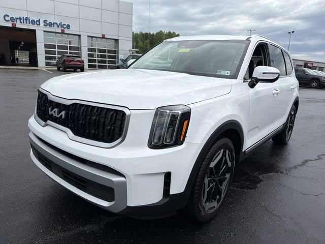 Used 2024 Kia Telluride EX w/ EX Captain's Chair Package image 10