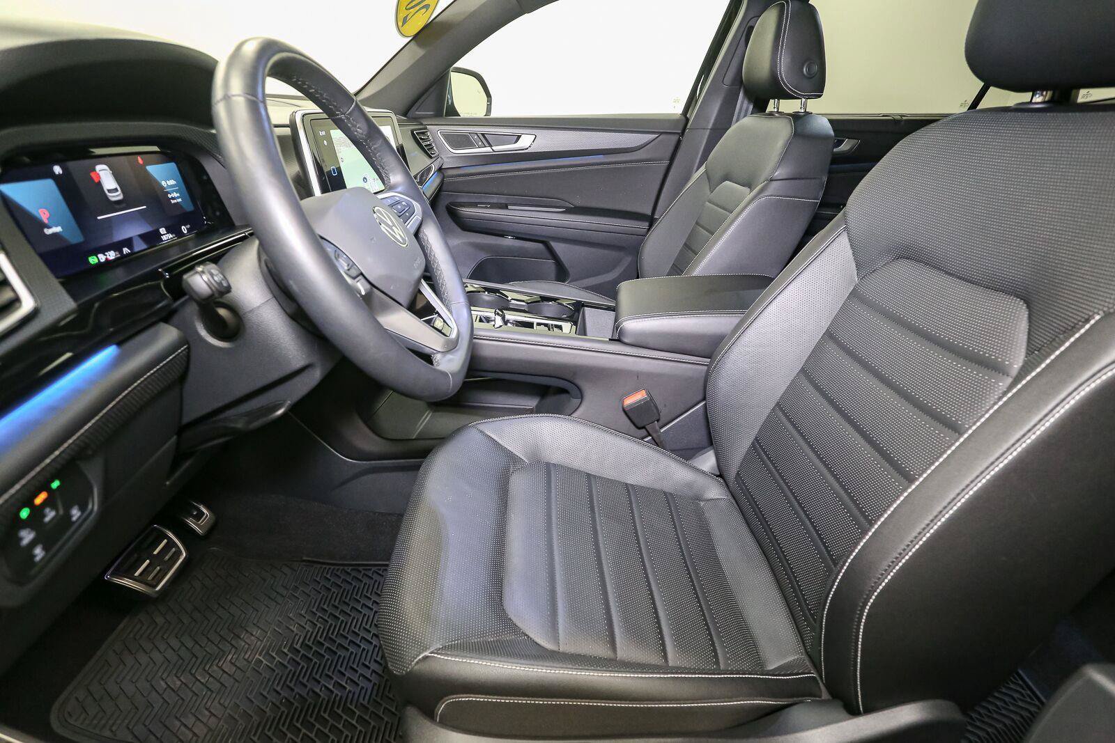 Certified 2026 Volkswagen Atlas Cross Sport SEL R-Line AWD/4WD image 46