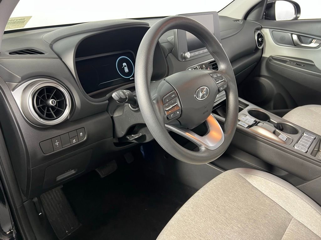 Used 2023 Hyundai Kona SE image 23