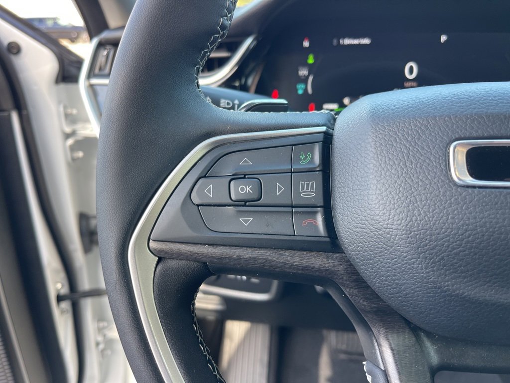 Used 2023 Jeep Grand Cherokee 30th Anniversary image 21