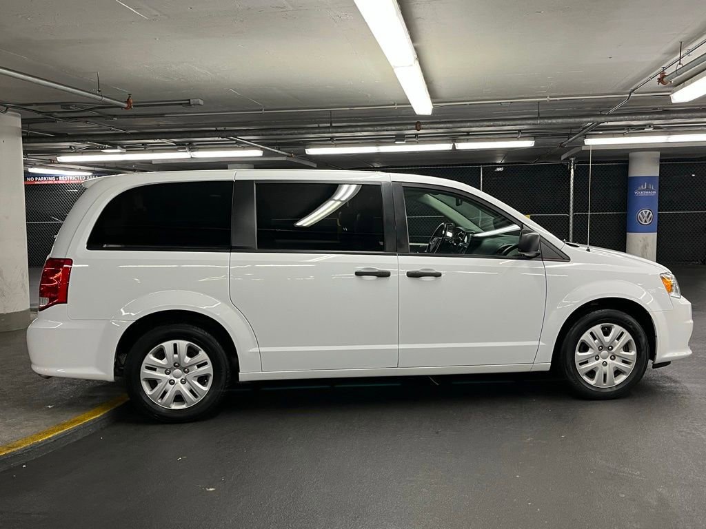 Used 2020 Dodge Grand Caravan SE w/ Rear Park Assist Package image 31