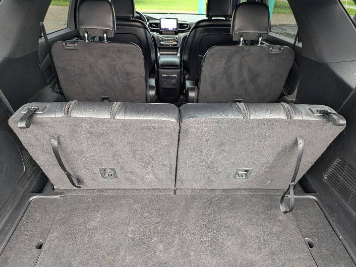 Used 2020 Ford Explorer XLT w/ Equipment Group 202A AWD/4WD image 17