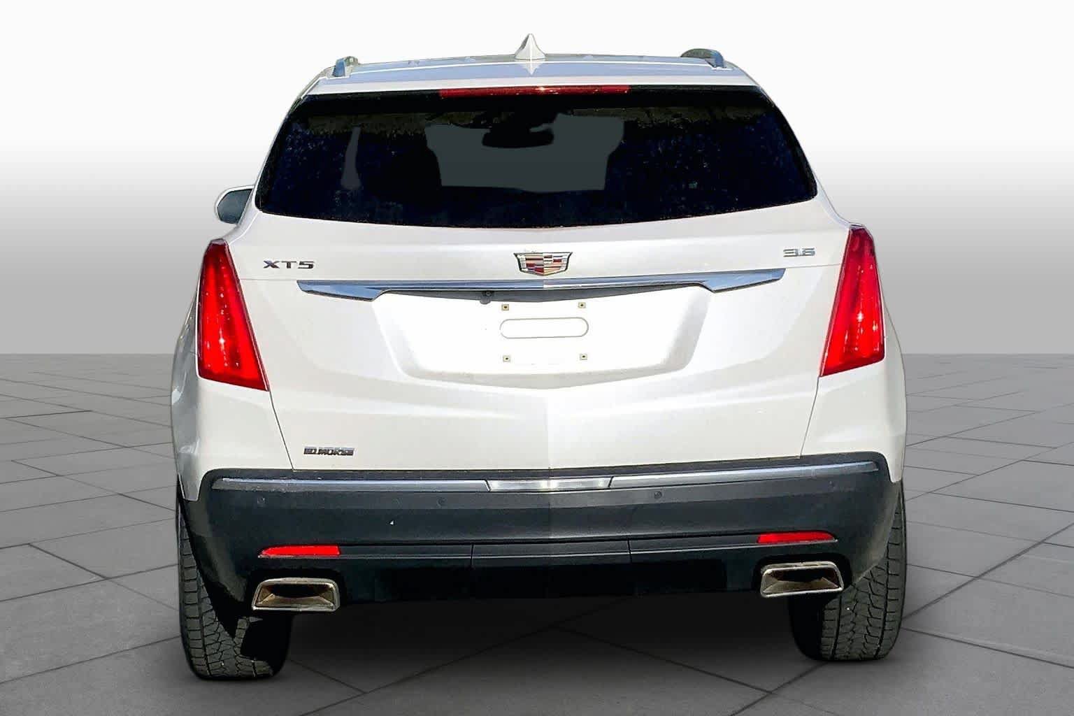 Used 2017 Cadillac XT5 Luxury w/ Driver Awareness Package FWD image 5