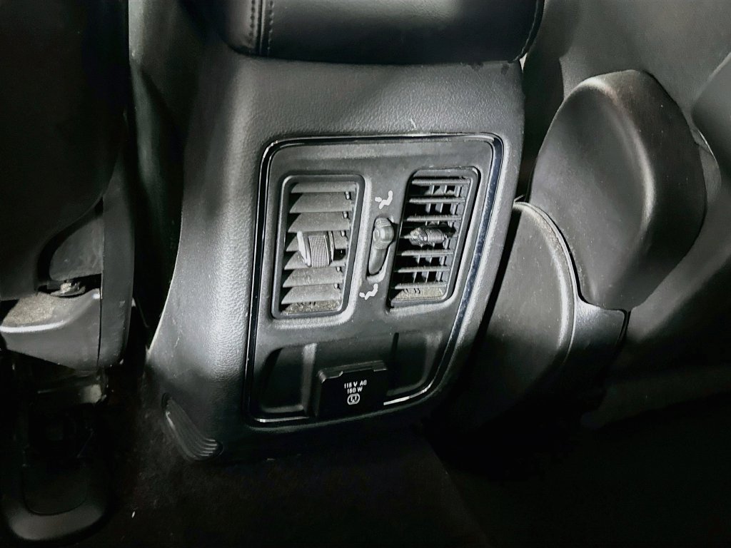 Used 2019 Jeep Grand Cherokee Laredo w/ Security & Convenience Group AWD/4WD image 32