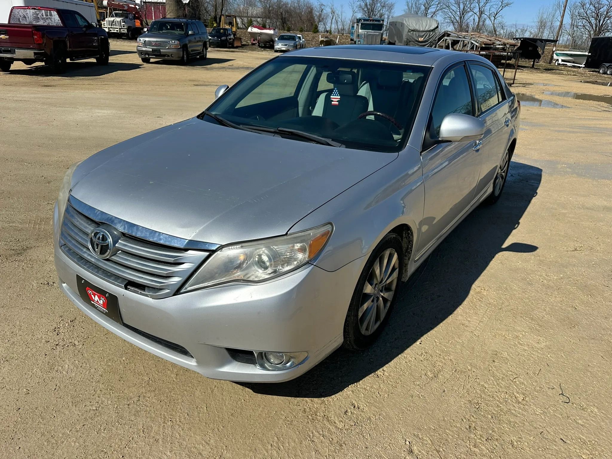 Used 2011 Toyota Avalon Limited FWD image 2