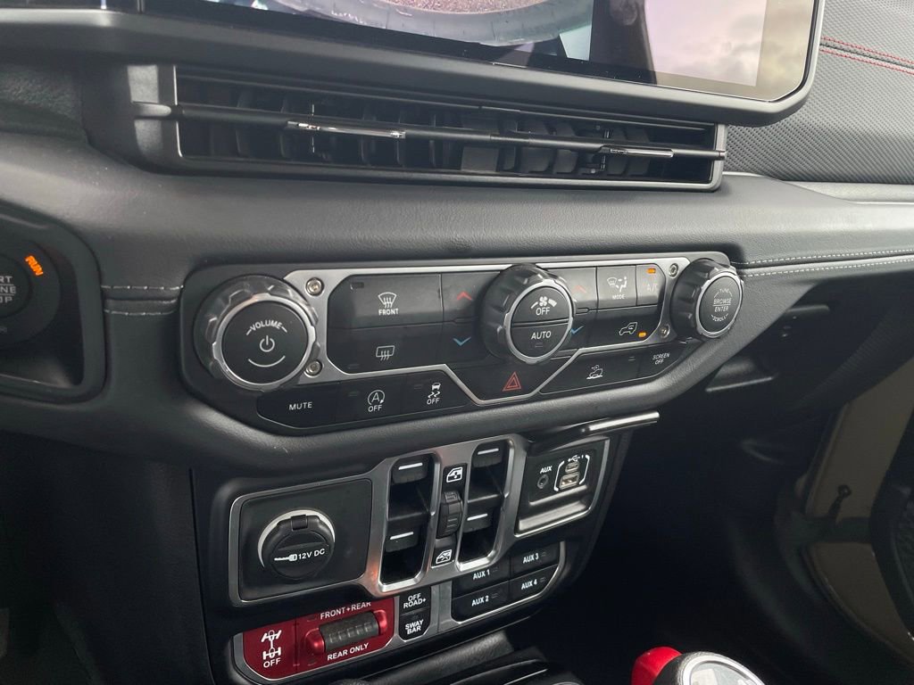 Used 2025 Jeep Wrangler Unlimited Rubicon image 18