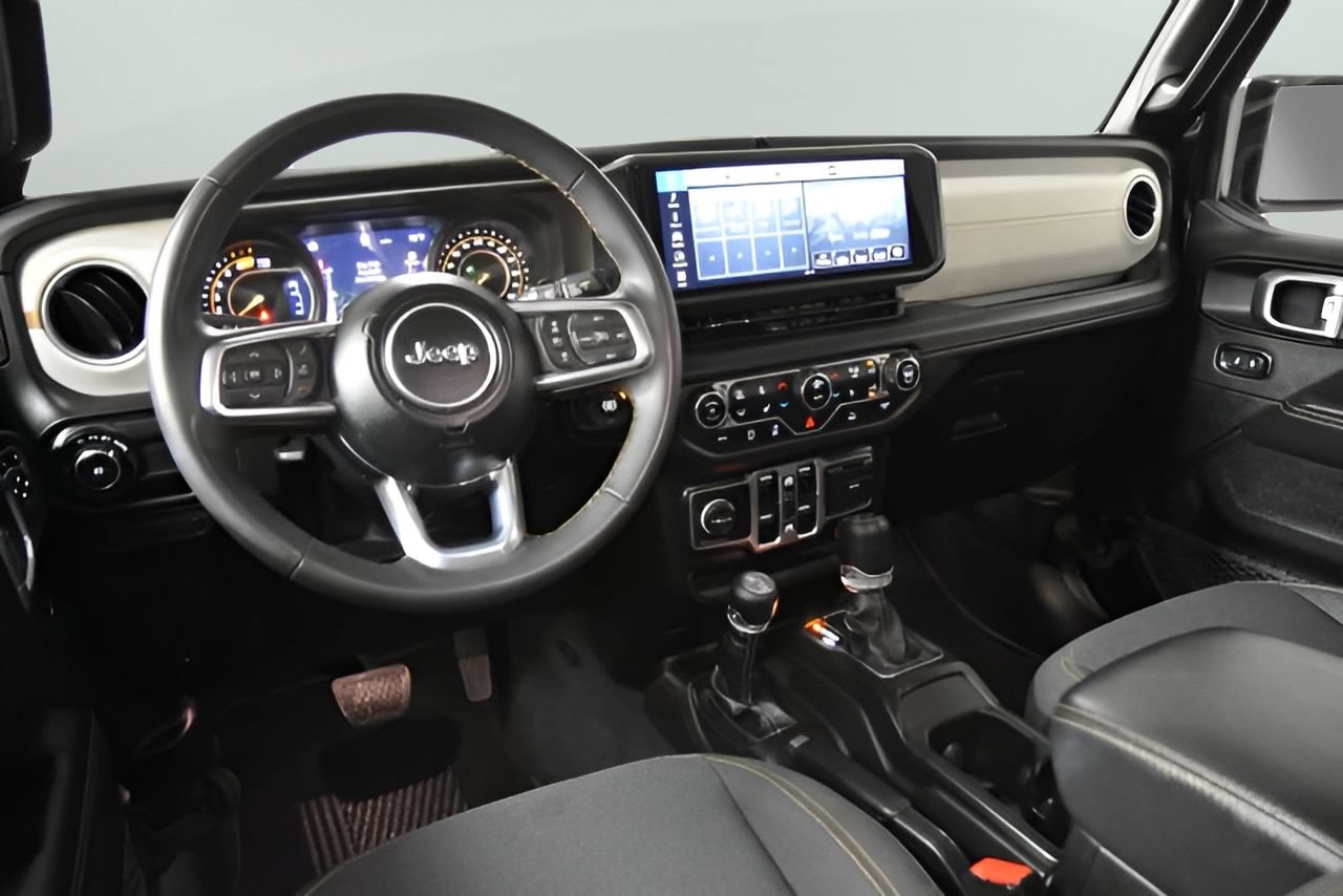 Used 2025 Jeep Wrangler Unlimited Sahara AWD/4WD image 34