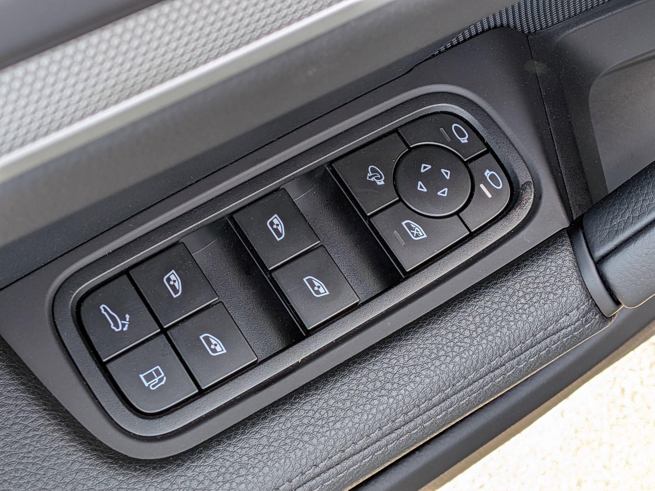 Used 2025 Porsche Cayenne GTS AWD/4WD image 15