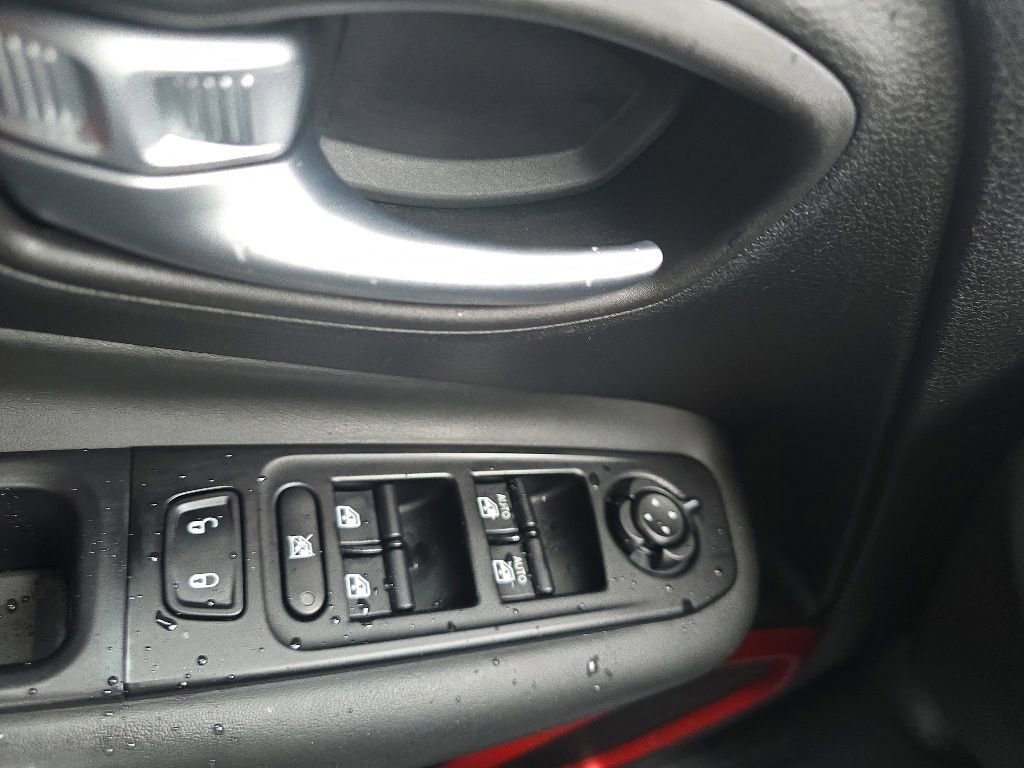 Used 2020 Jeep Renegade Trailhawk w/ Cold Weather Group AWD/4WD image 23