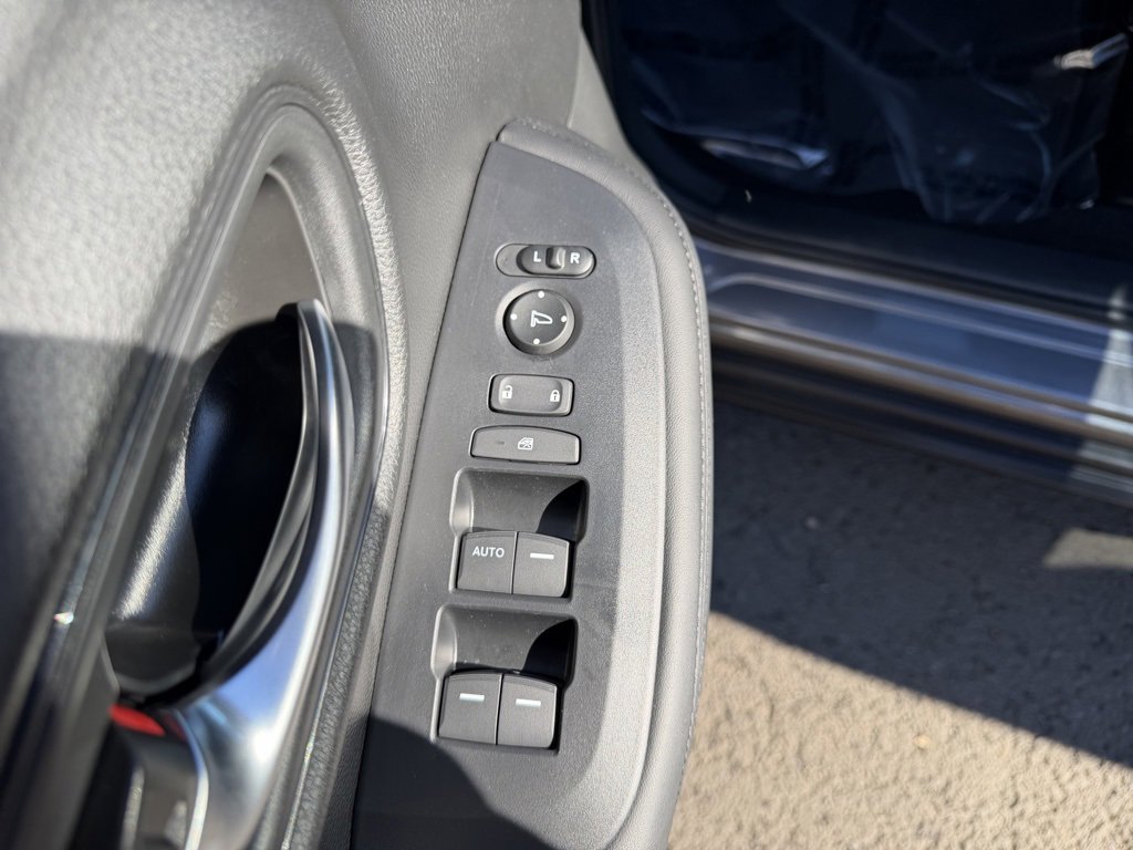 Used 2025 Honda HR-V LX image 13