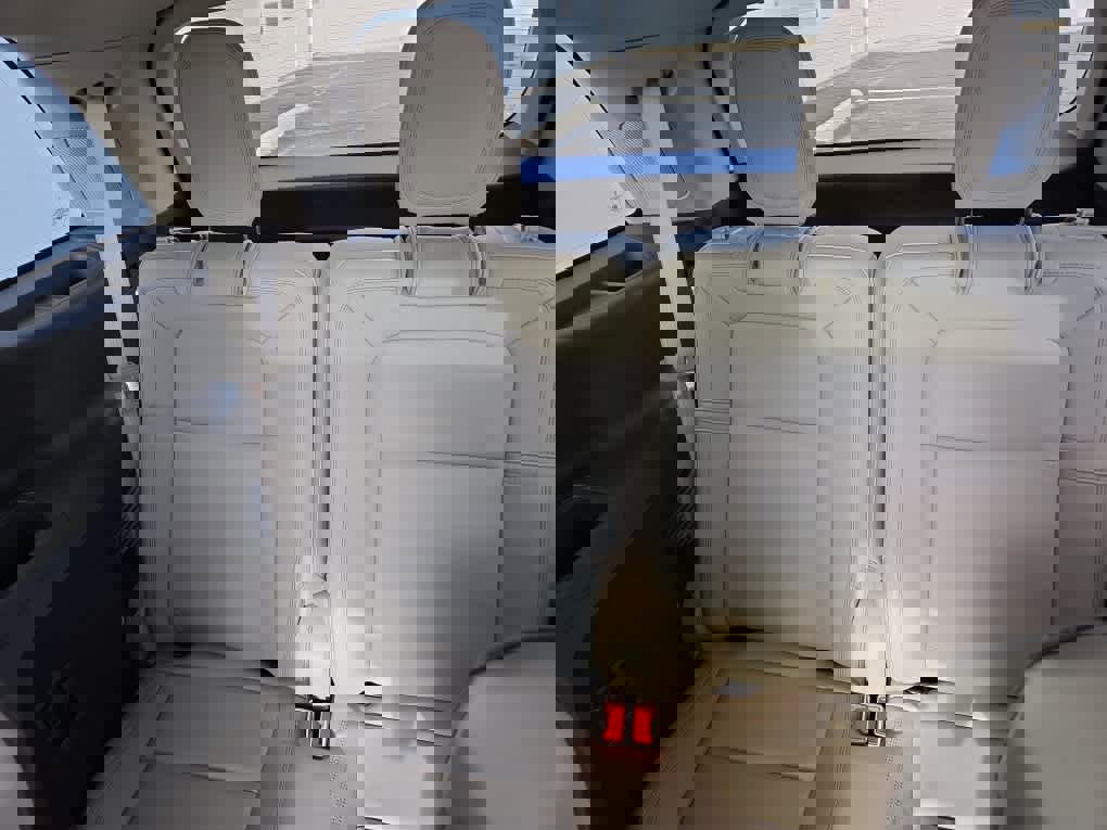 Used 2023 Lincoln Aviator Reserve w/ Equipment Group 201A image 13