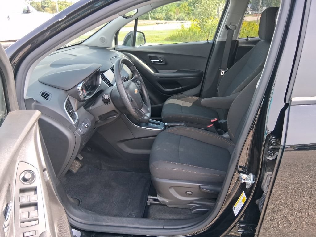 Used 2022 Chevrolet Trax LS w/ Tint and Cruise Package AWD/4WD image 26