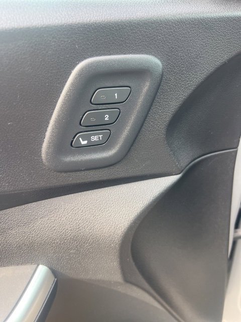 Used 2016 Honda CR-V Touring image 4