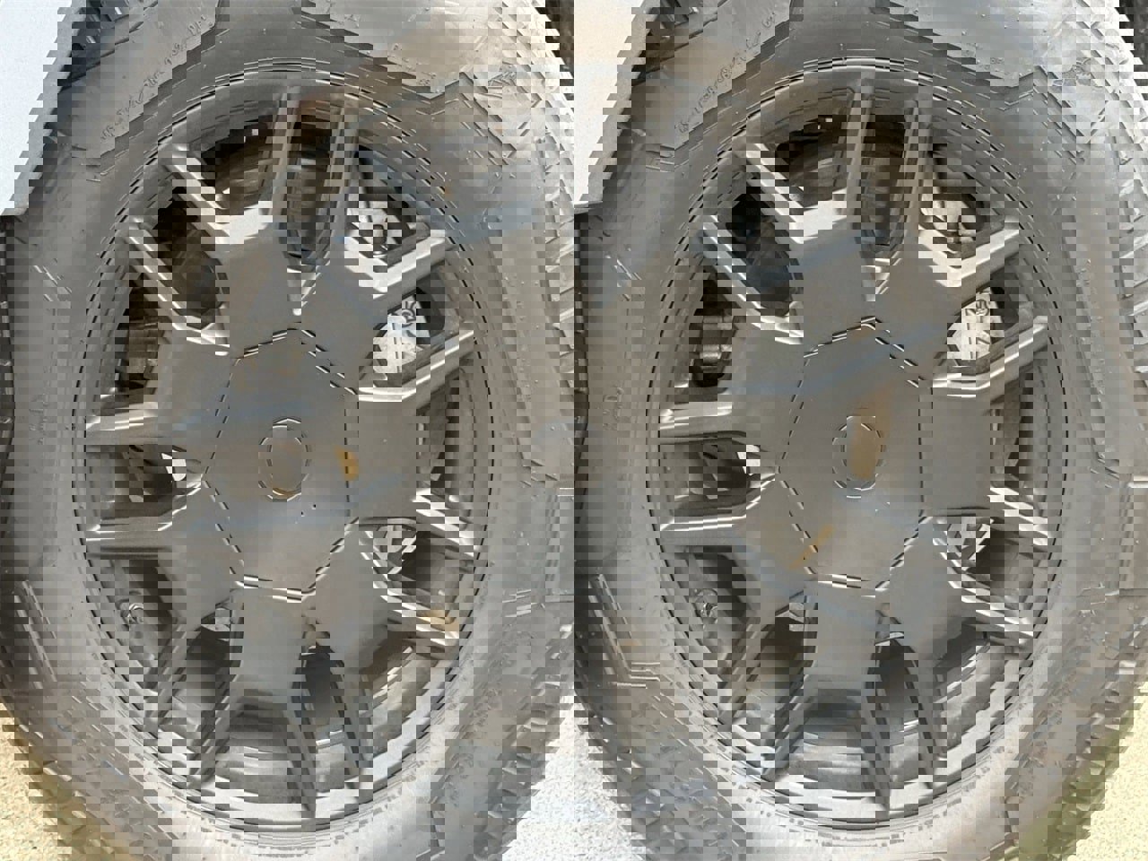 Used 2024 Tesla Cybertruck AWD Crew Cab image 9