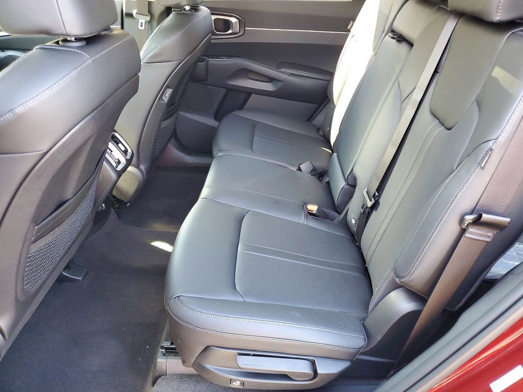 Used 2025 Kia Sorento S w/ Panoramic Sunroof Package FWD image 21