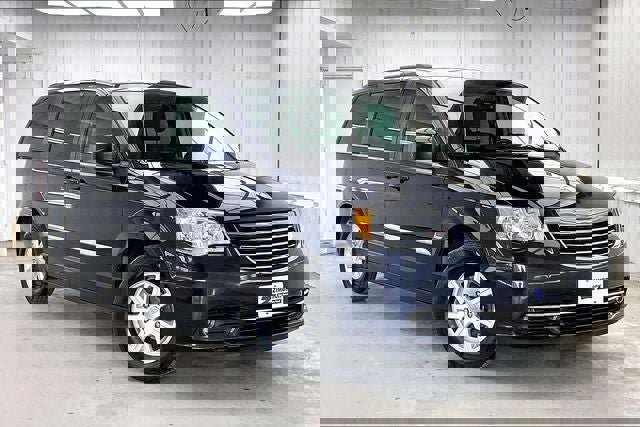 Used 2012 Chrysler Town & Country Touring w/ Entertainment Group #1 image 1