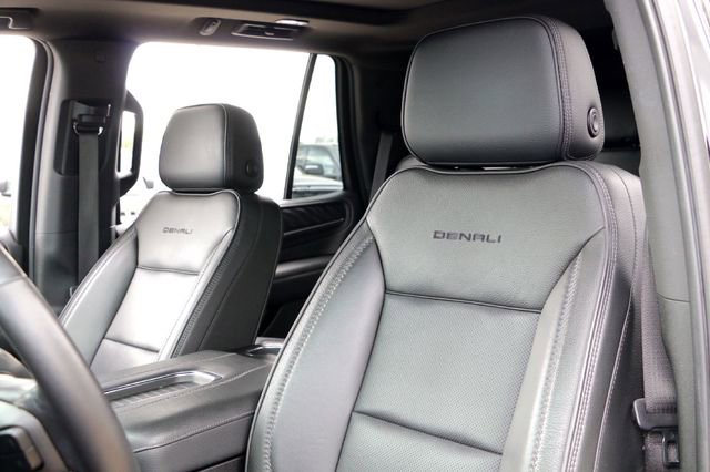 Used 2022 GMC Yukon Denali w/ Denali Premium Package image 11