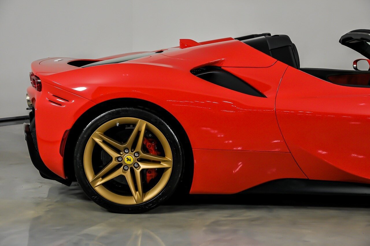 Used 2022 Ferrari SF90 Spider image 13