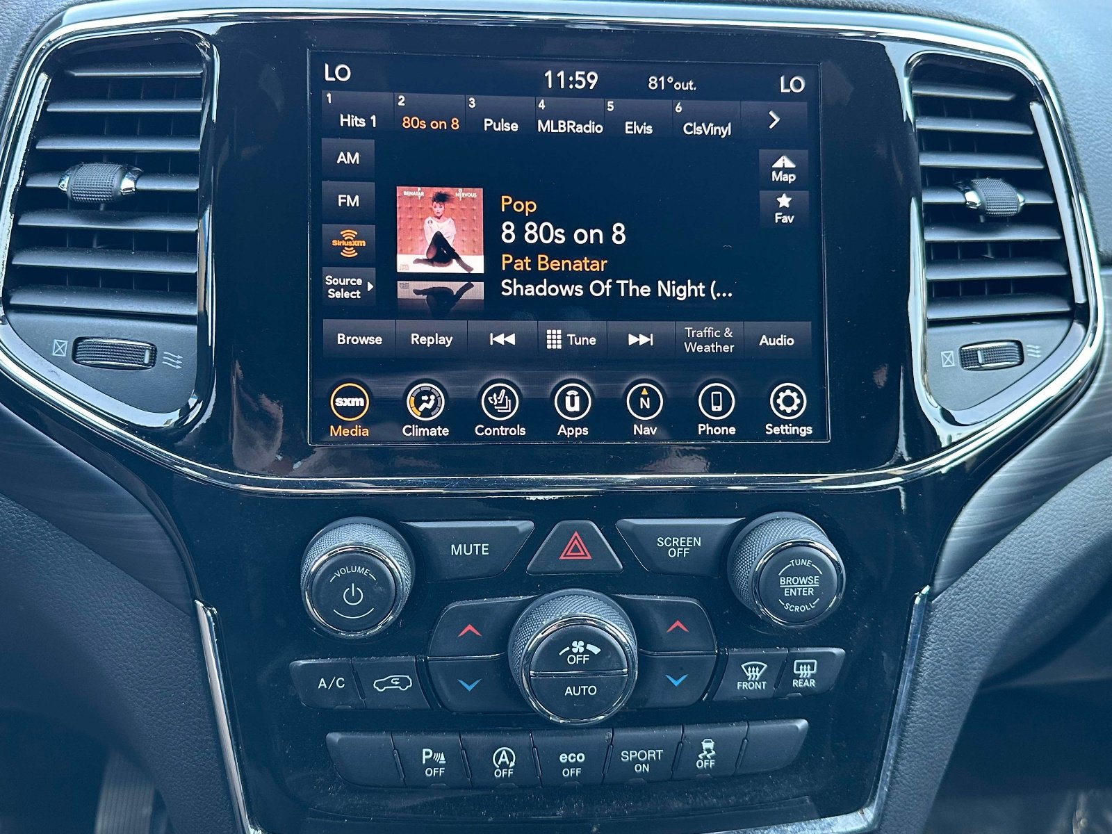 Used 2022 Jeep Grand Cherokee Laredo X image 9