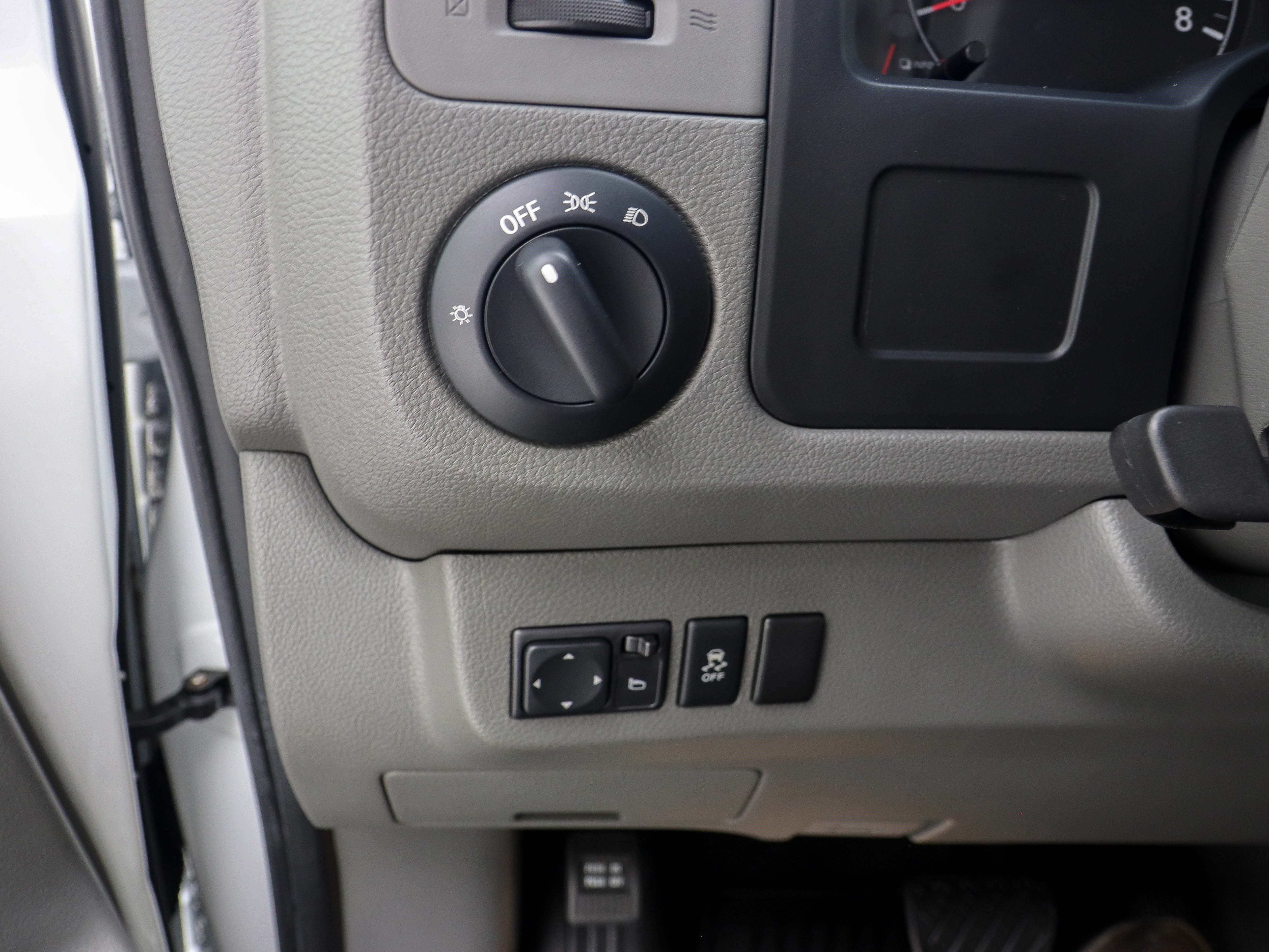 Used 2018 Nissan NV 2500 SV RWD image 22