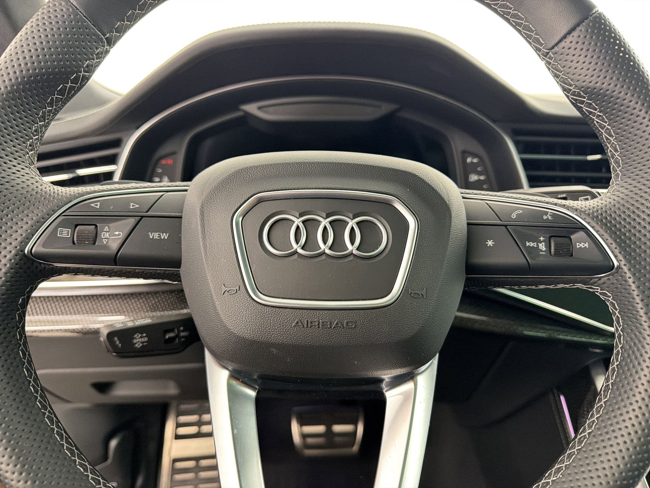 Used 2023 Audi SQ8 Prestige AWD/4WD image 15