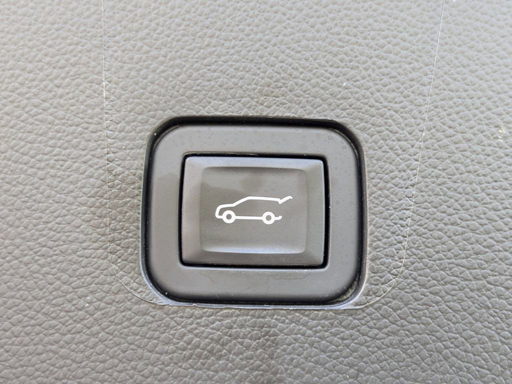 Certified 2023 Chevrolet Traverse RS image 15