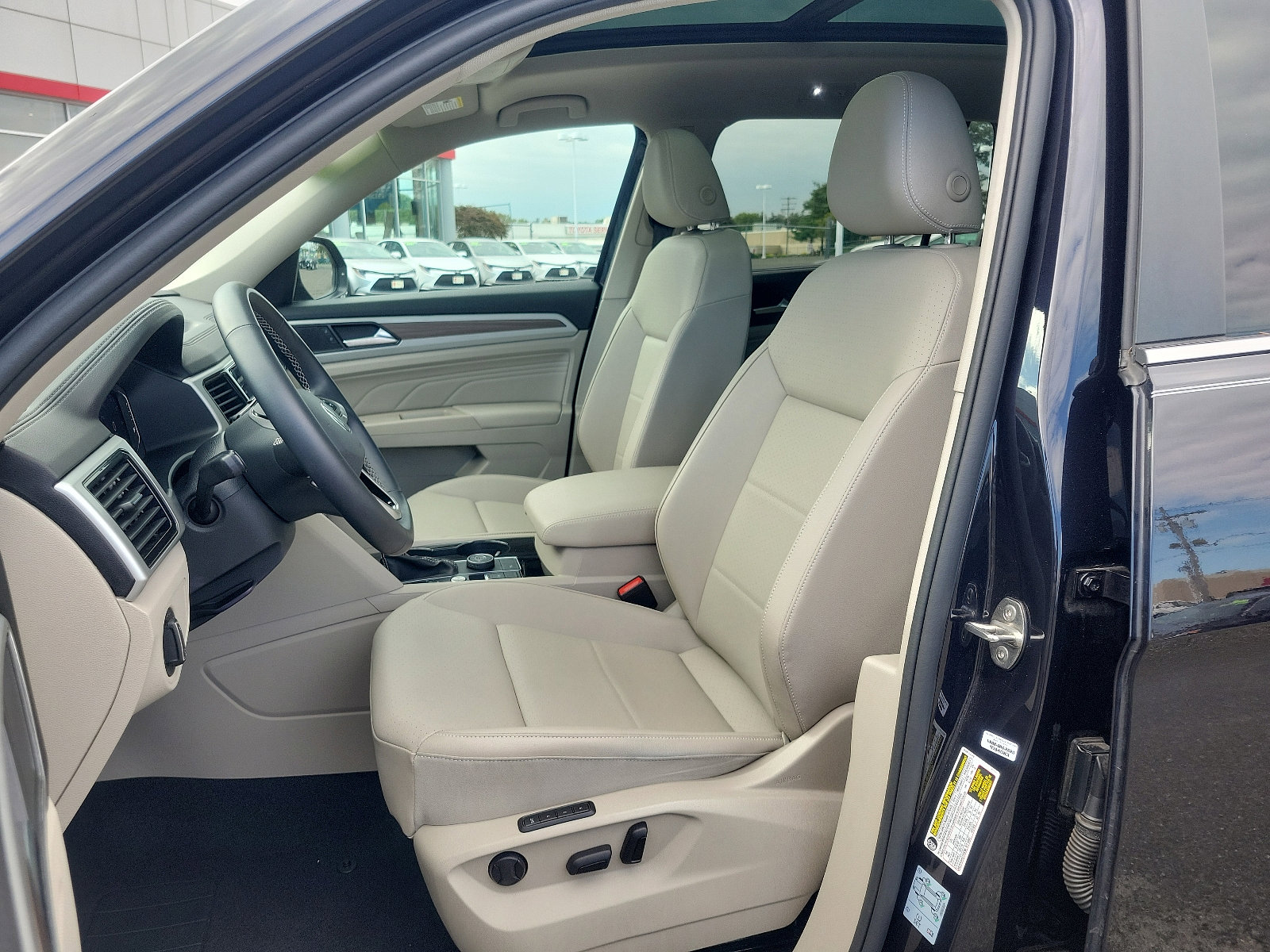 Used 2021 Volkswagen Atlas SEL image 13