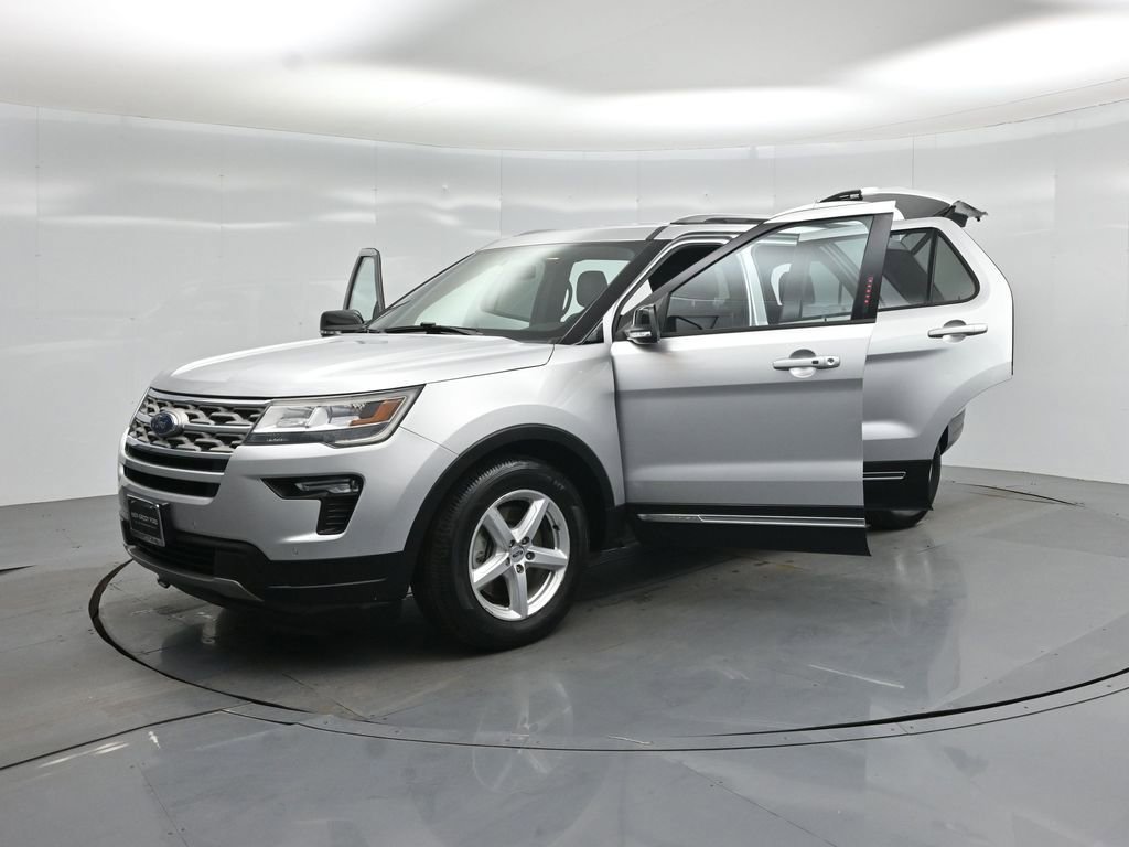 Certified 2018 Ford Explorer XLT w/ Equipment Group 202A image 31