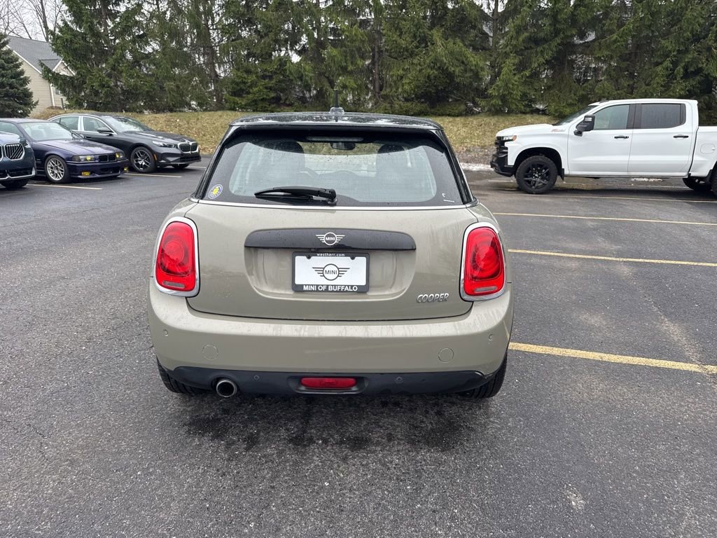 Used 2019 MINI Cooper 4-Door Hardtop FWD image 4