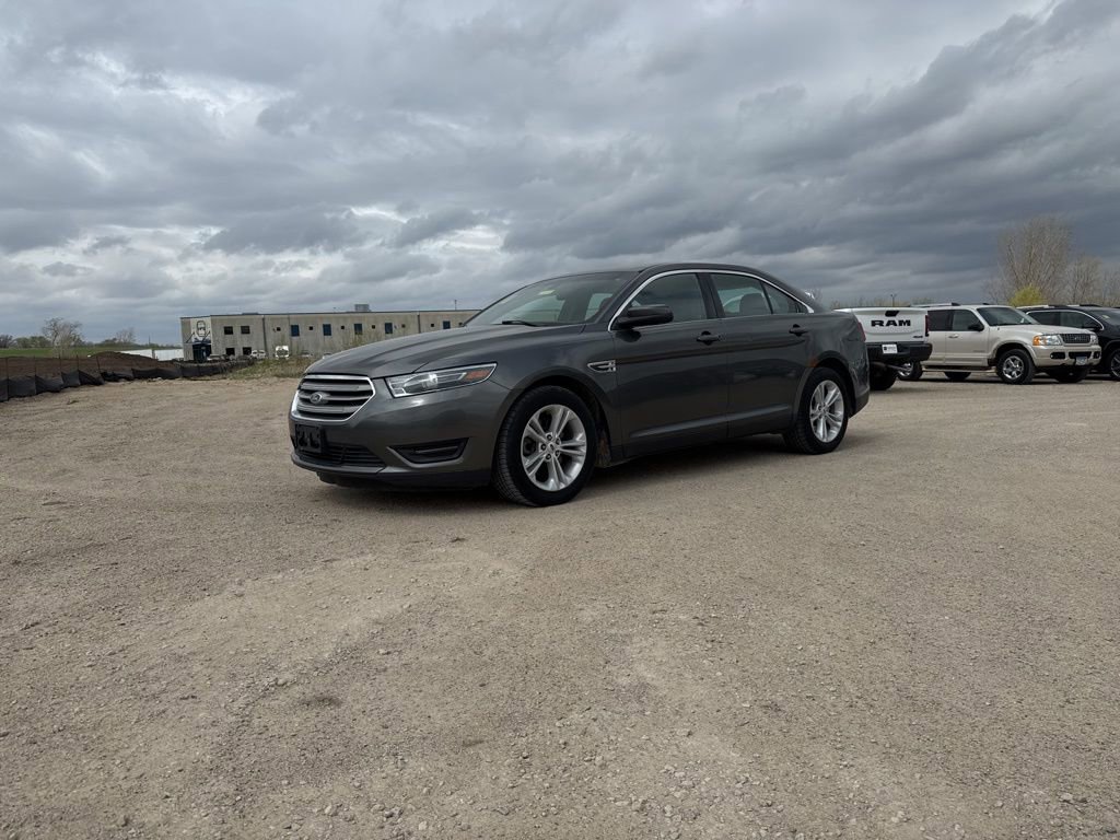 Used 2015 Ford Taurus SEL FWD image 3