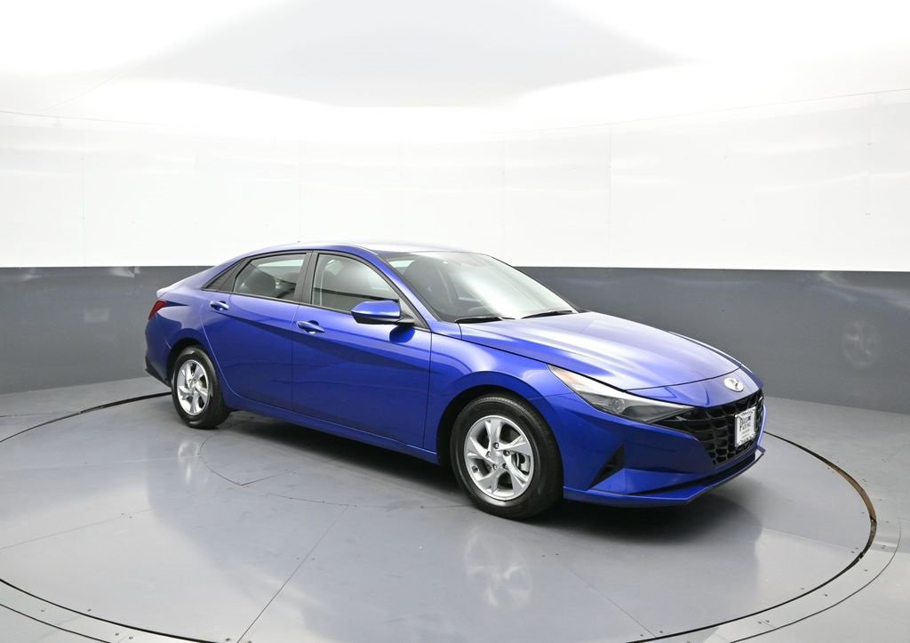 Certified 2023 Hyundai Elantra SE w/ Cargo Package image 4