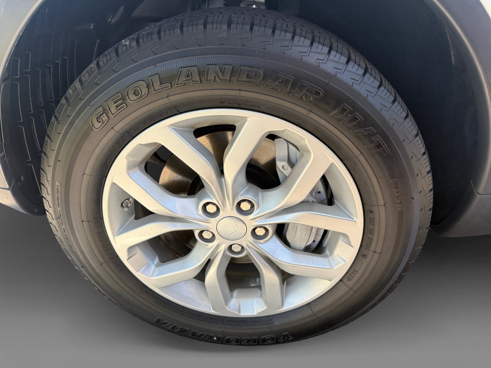 Used 2018 Land Rover Discovery SE AWD/4WD image 9