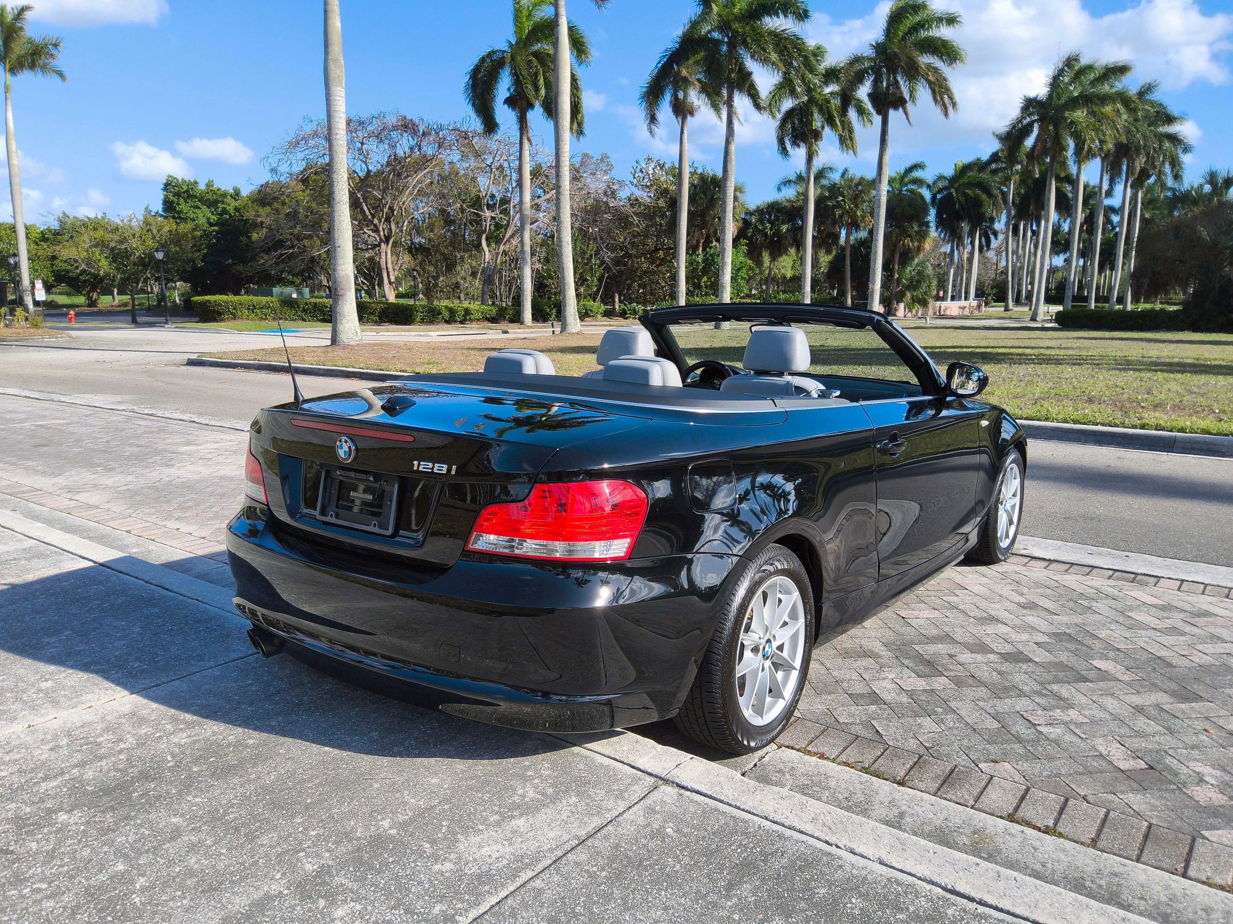 Used 2011 BMW 128i 128i Convertible 2D image 22