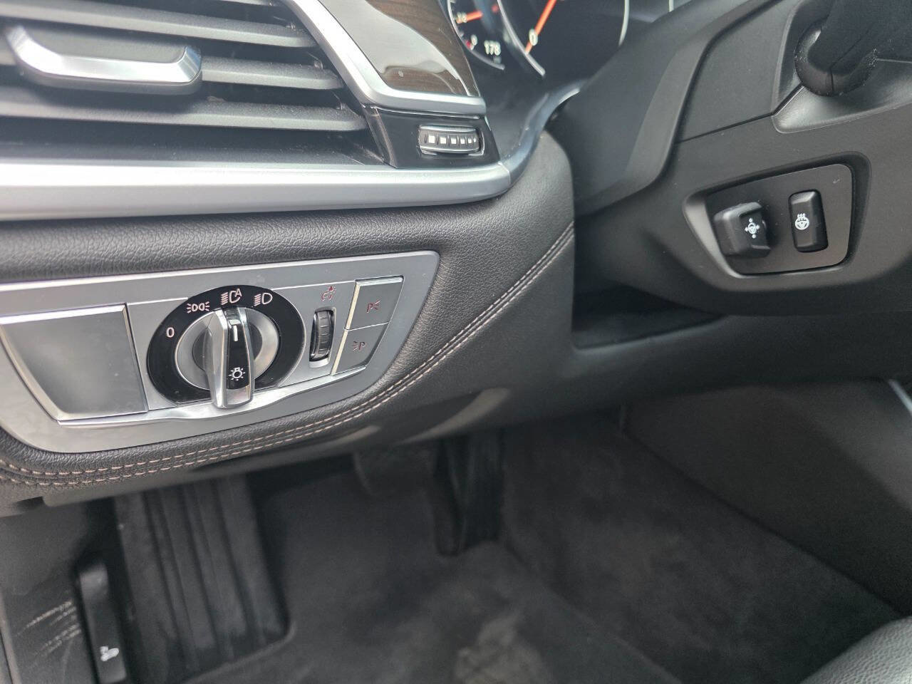 Used 2019 BMW 740i xDrive 740i xDrive AWD 4dr Sedan image 16