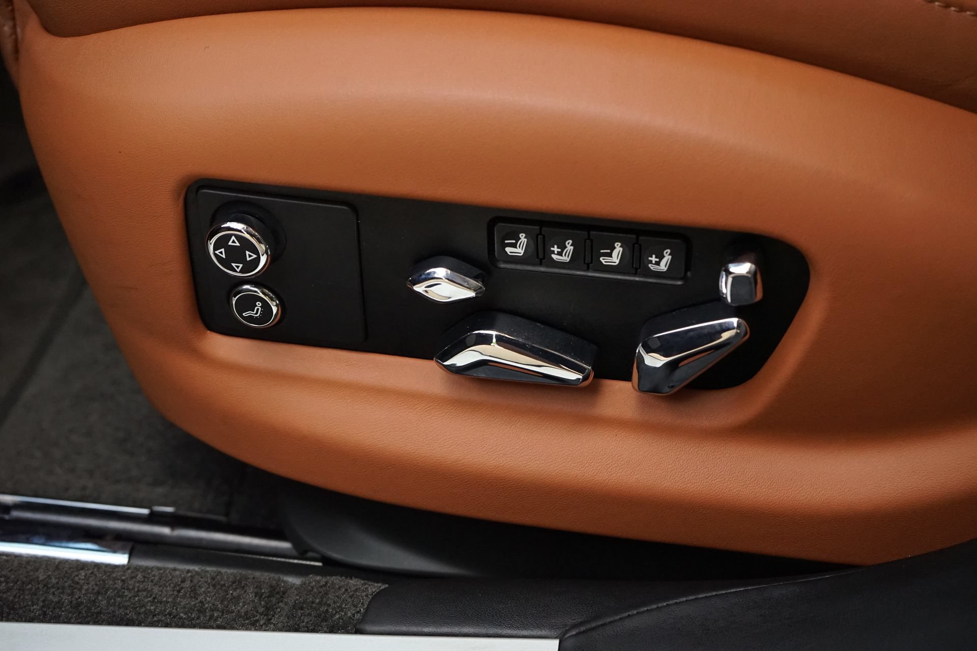 Used 2022 Bentley Flying Spur Plug-In Hybrid AWD/4WD image 30