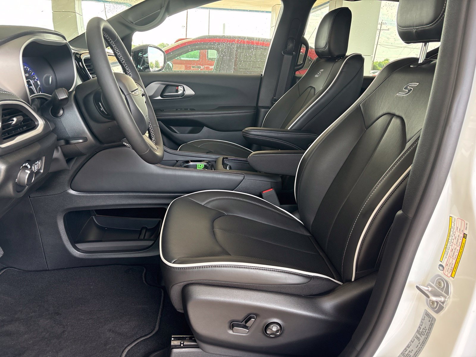 New 2027 Chrysler Pacifica Limited FWD image 15