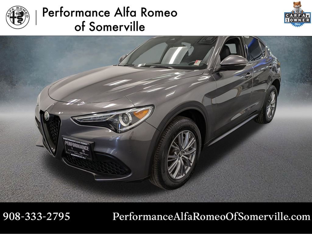 Used 2023 Alfa Romeo Stelvio Sprint image 1