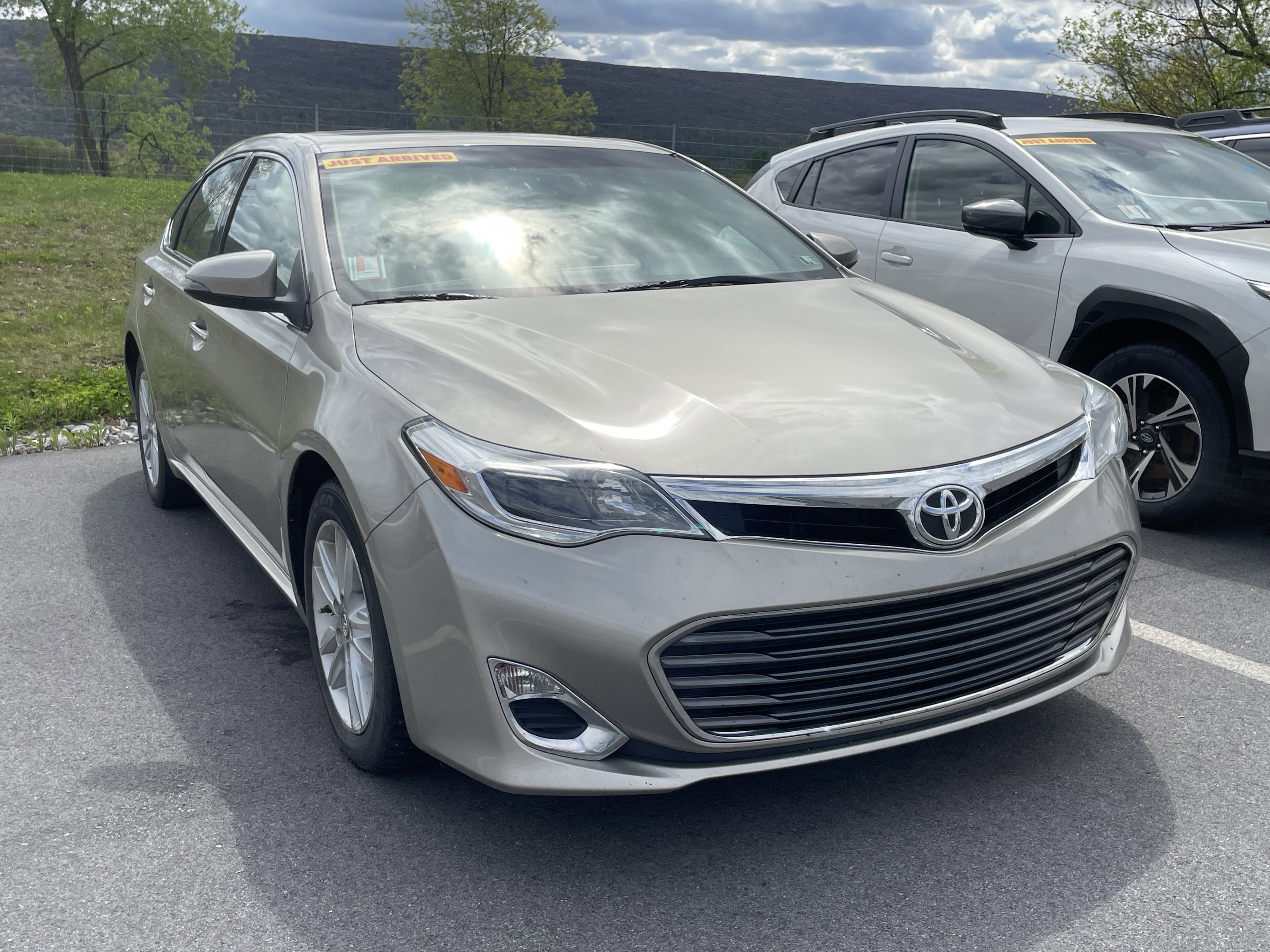 Used 2013 Toyota Avalon XLE Premium FWD image 8