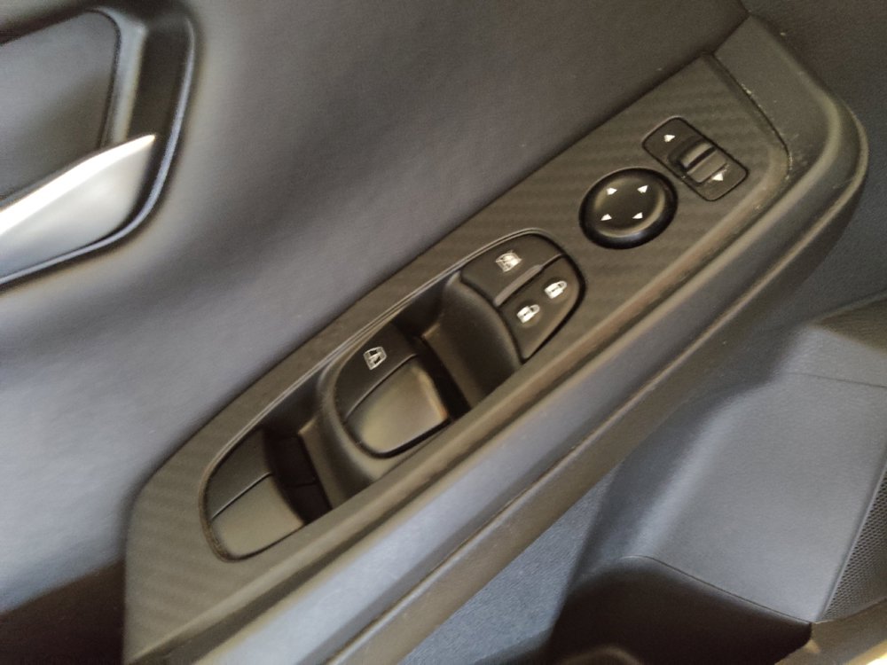 Used 2025 Nissan Sentra SV FWD image 27