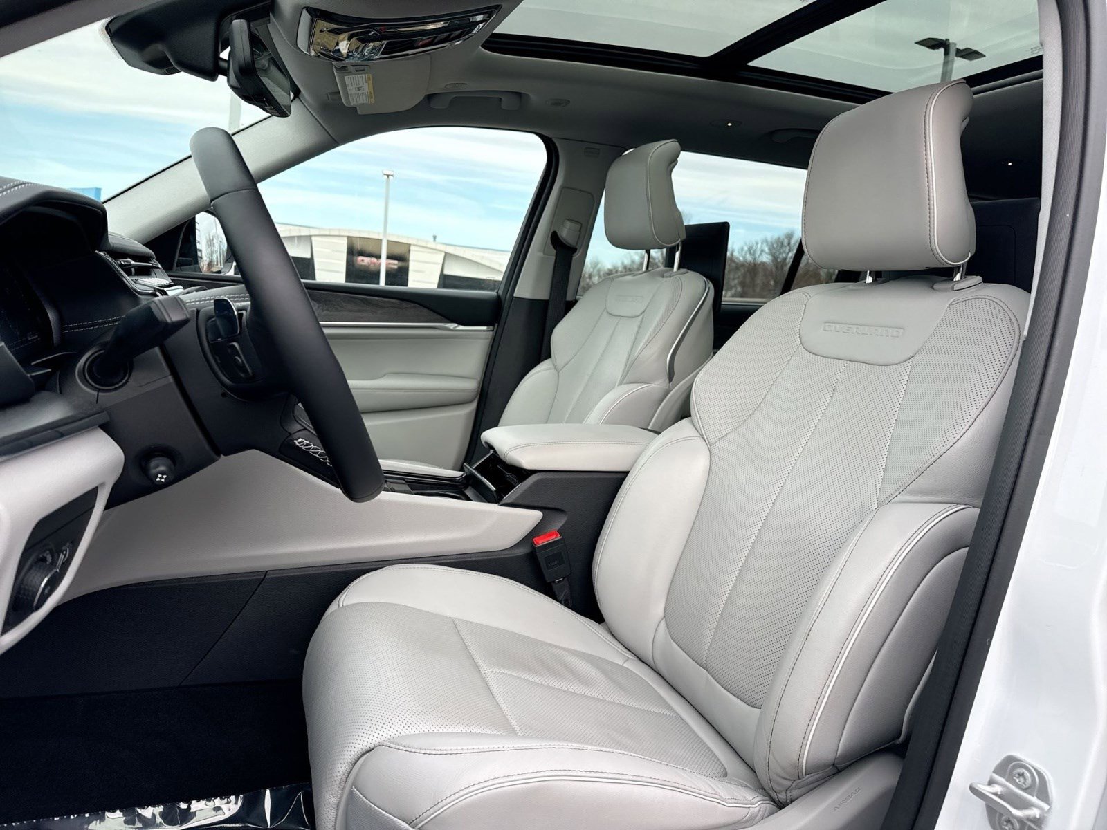 Used 2023 Jeep Grand Cherokee L Overland w/ Advanced Protech Group III image 13