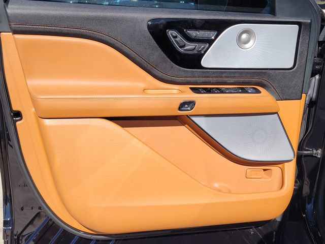 Certified 2024 Lincoln Aviator Black Label w/ Jet Package AWD/4WD image 7