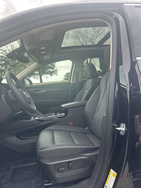 Used 2023 Buick Envision Avenir image 29