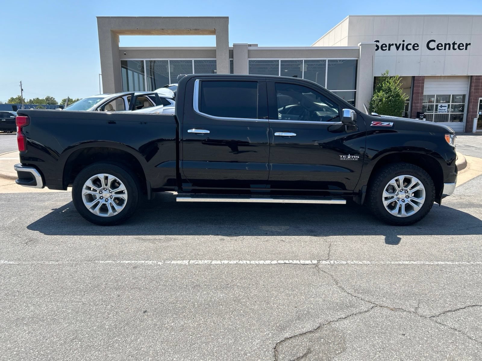Used 2023 Chevrolet Silverado 1500 LTZ w/ Z71 Off-Road Package AWD/4WD image 4