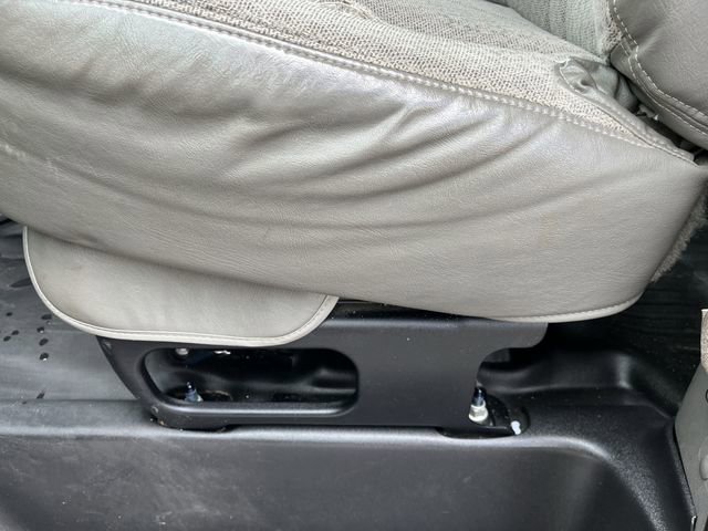 Used 2015 Chevrolet Express 2500 RWD image 15