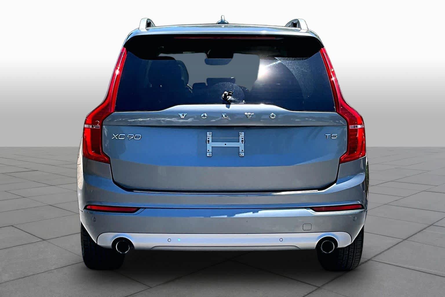 Used 2018 Volvo XC90 T5 Momentum w/ Convenience Package FWD image 5