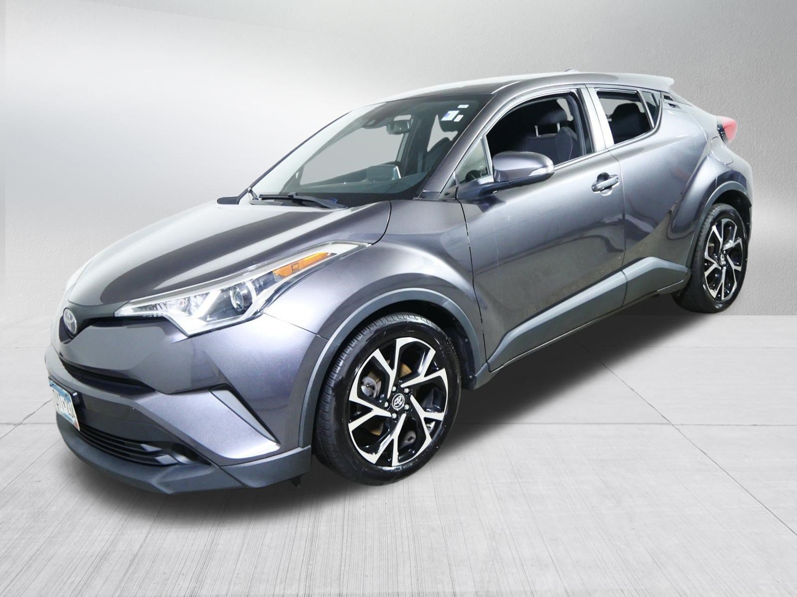 Used 2019 Toyota C-HR XLE FWD image 3
