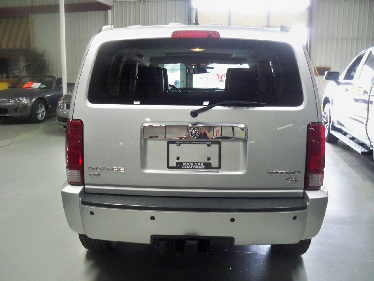 Used 2009 Dodge Nitro R/T image 4