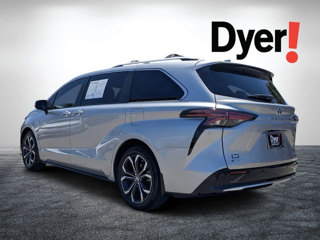 Used 2025 Toyota Sienna Platinum FWD image 6