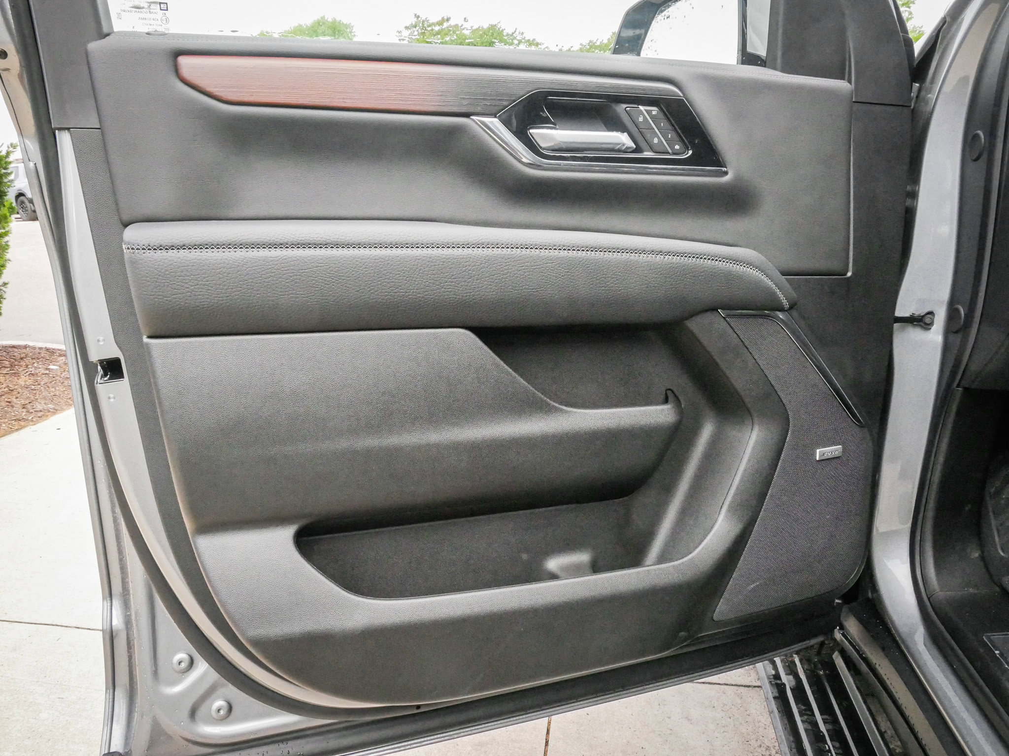 Used 2026 GMC Yukon Denali w/ Sun & Power Step Package AWD/4WD image 14