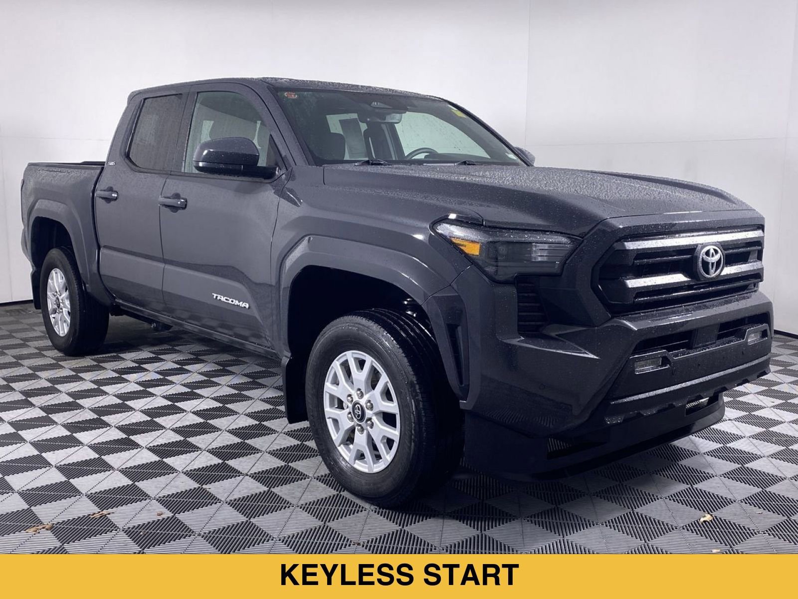 Used 2025 Toyota Tacoma SR5 w/ SR5 Upgrade Package AWD/4WD image 58
